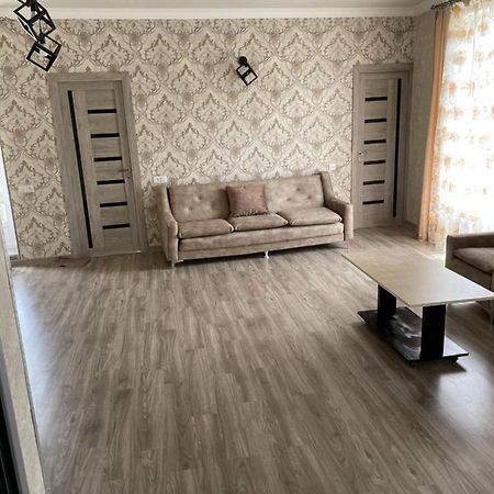 Armani Guest House Martuni ภายนอก รูปภาพ