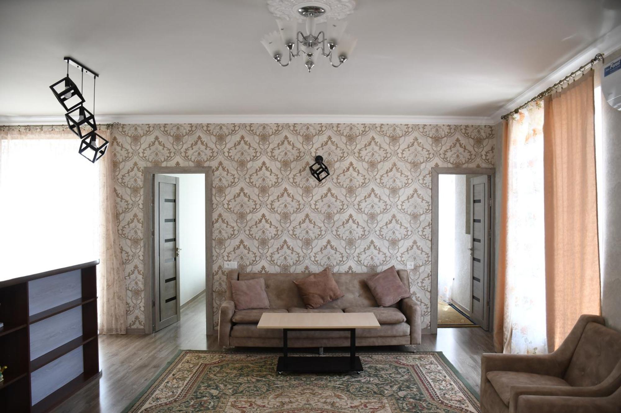 Armani Guest House Martuni ภายนอก รูปภาพ