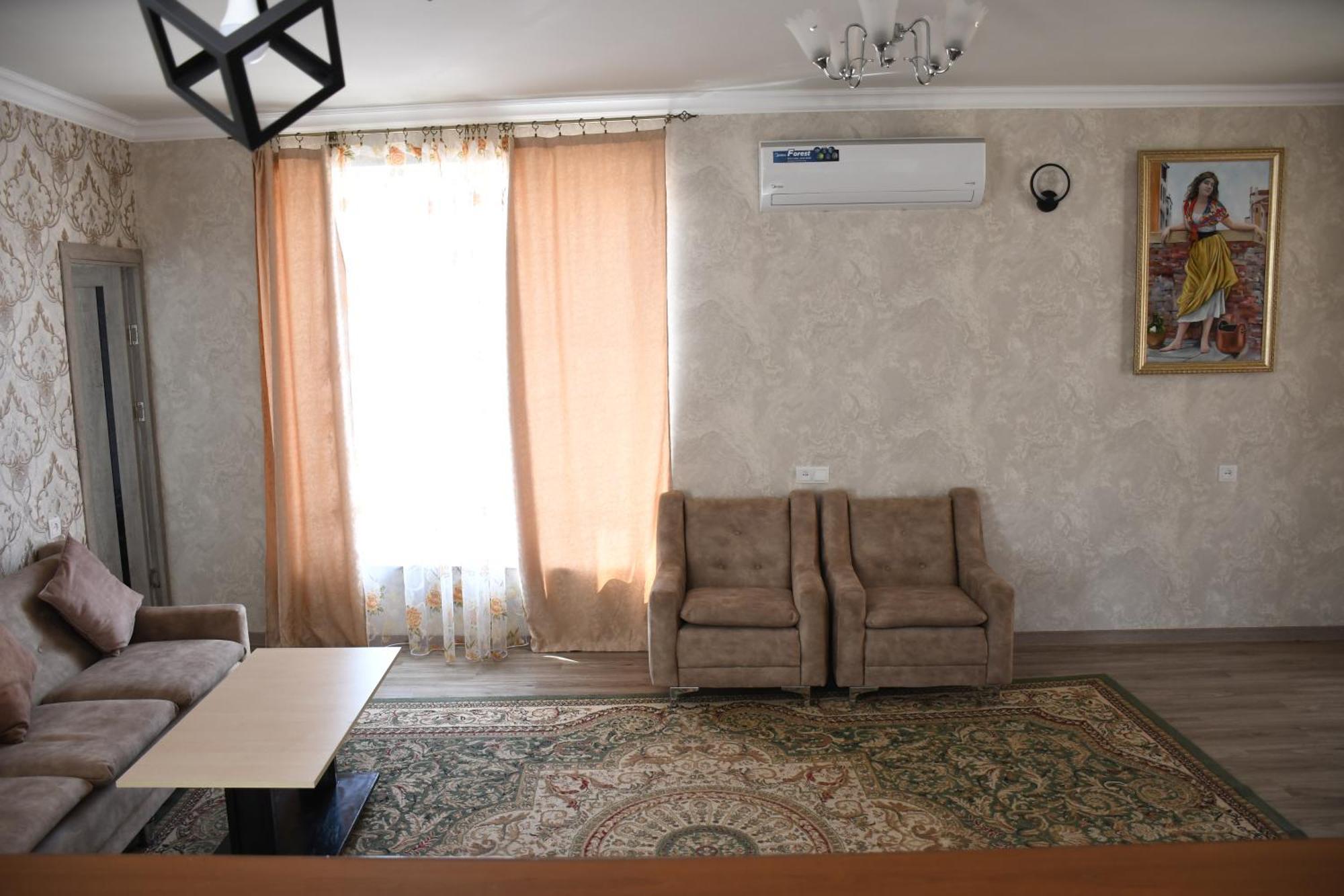 Armani Guest House Martuni ภายนอก รูปภาพ